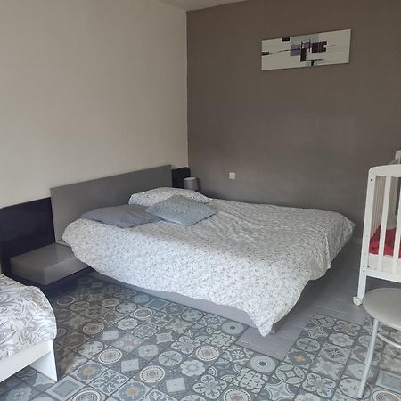 Maison Plain Pied, 2 Chambres, Longere Typique , Fraiche, Dans Bourg Avec Tous Commerces Luçay-le-Mâle エクステリア 写真
