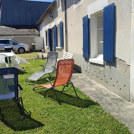 Maison Plain Pied, 2 Chambres, Longere Typique , Fraiche, Dans Bourg Avec Tous Commerces Luçay-le-Mâle エクステリア 写真