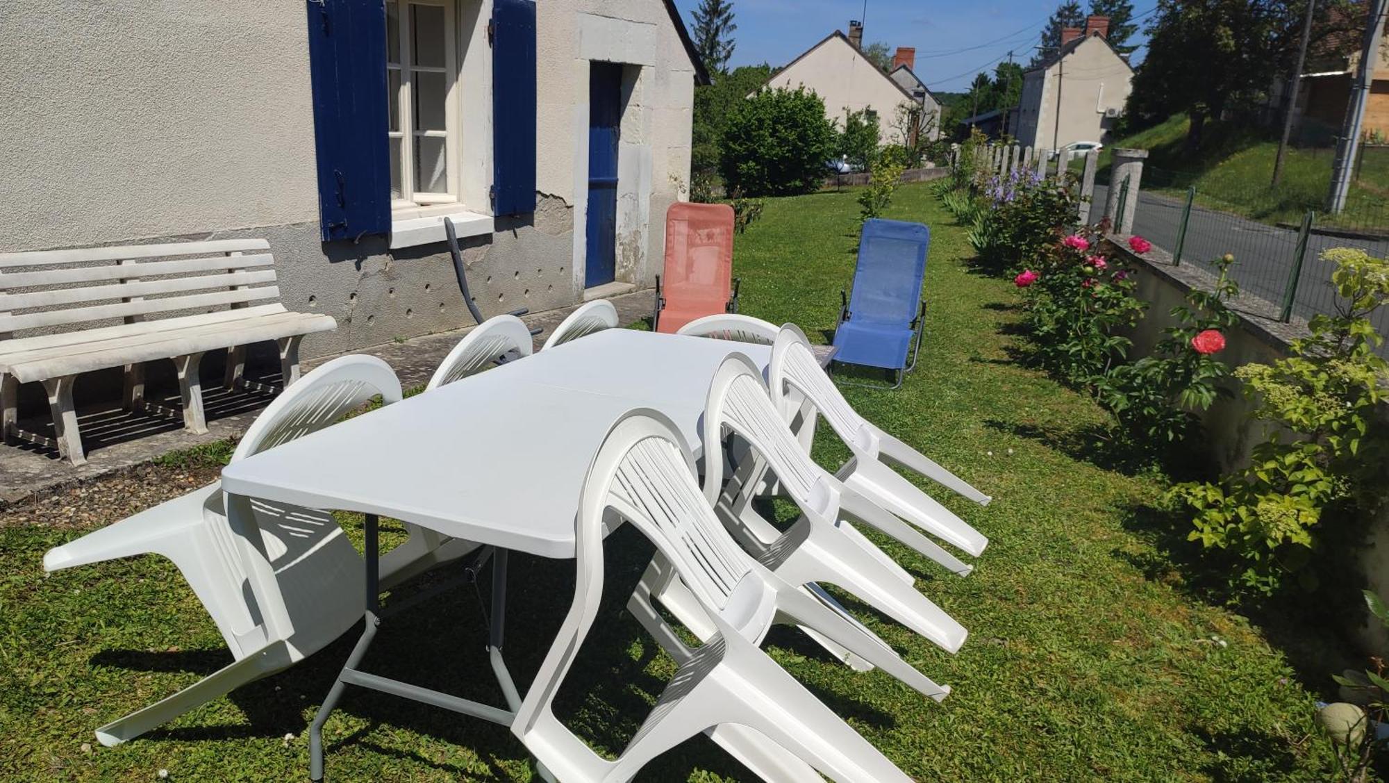 Maison Plain Pied, 2 Chambres, Longere Typique , Fraiche, Dans Bourg Avec Tous Commerces Luçay-le-Mâle エクステリア 写真
