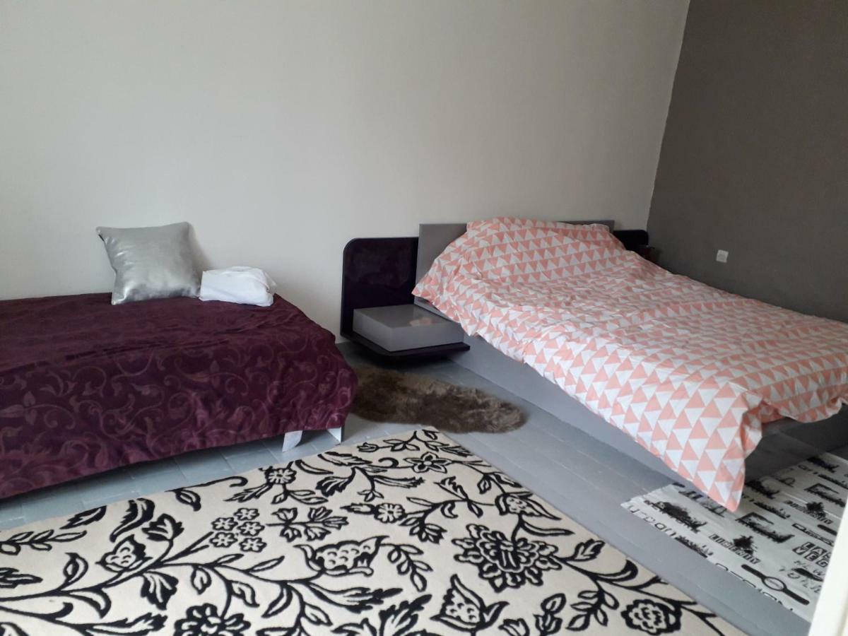 Maison Plain Pied, 2 Chambres, Longere Typique , Fraiche, Dans Bourg Avec Tous Commerces Luçay-le-Mâle エクステリア 写真