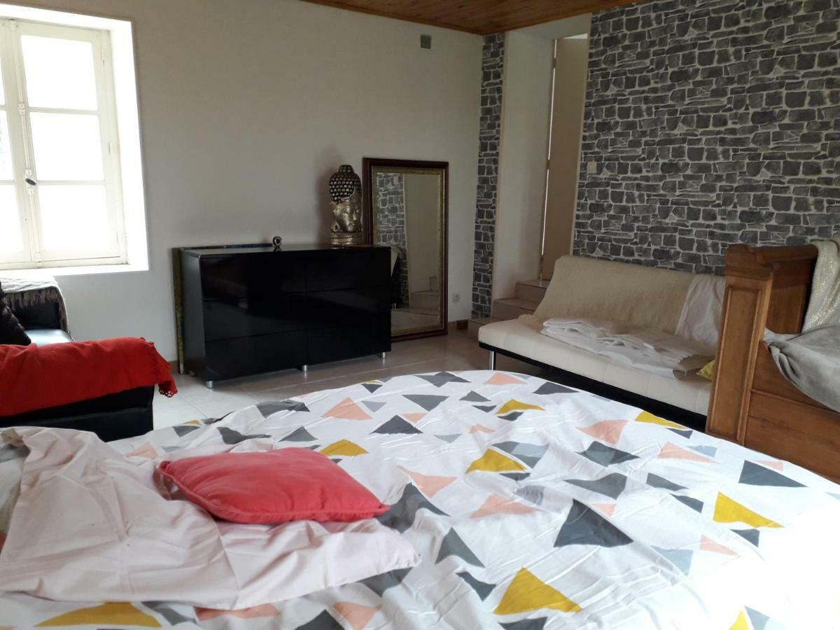 Maison Plain Pied, 2 Chambres, Longere Typique , Fraiche, Dans Bourg Avec Tous Commerces Luçay-le-Mâle エクステリア 写真