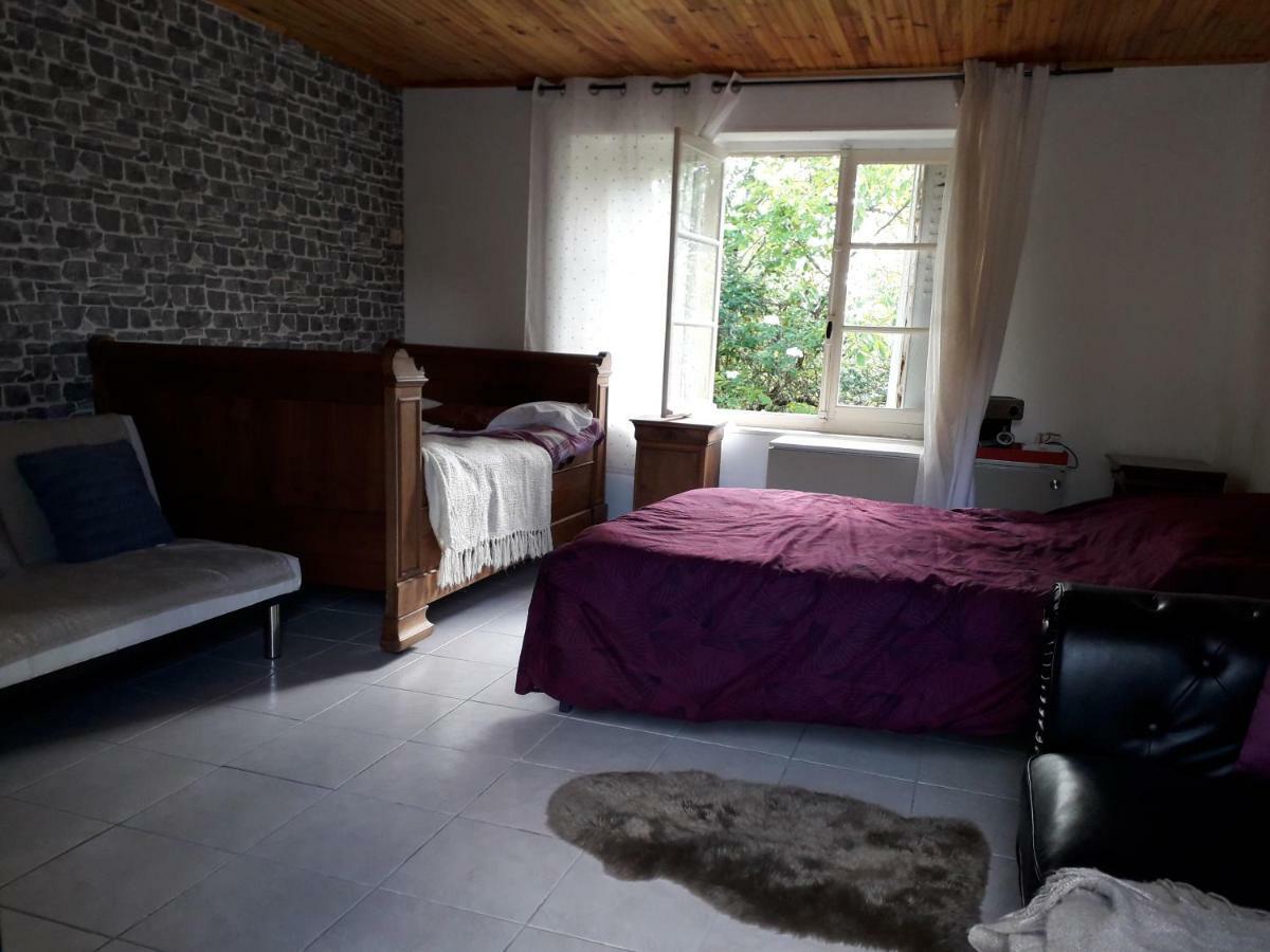 Maison Plain Pied, 2 Chambres, Longere Typique , Fraiche, Dans Bourg Avec Tous Commerces Luçay-le-Mâle エクステリア 写真